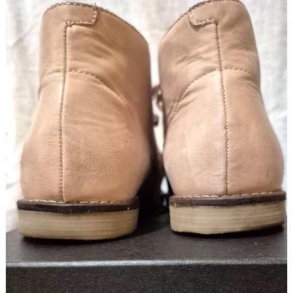 J. Crew Beige Stone MacAllister Desert Leather Flat Ankle Boot Size 9 EUC - Picture 5 of 9